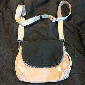 Lululemon festival crossbody bag